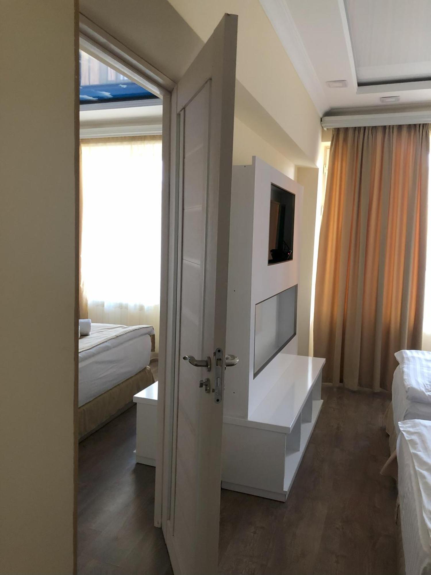 Goris Hotel Extérieur photo