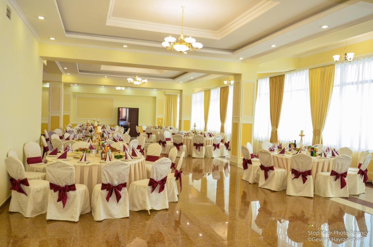 Goris Hotel Extérieur photo